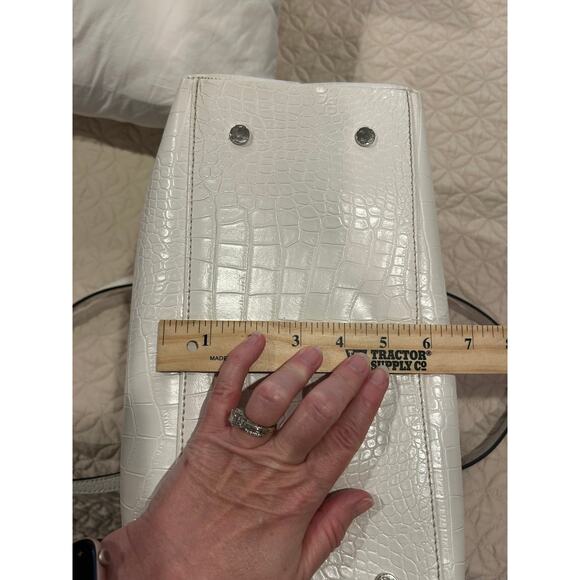 NWOT Dana Buchman Striped Faux Crocodile Trim Handbag Immaculate Great Gift - Picture 8 of 8